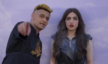 ياسمين عز تثير الجدل بارتدائها حقيبة تروج للعنف الجنسي ضد الأطفال