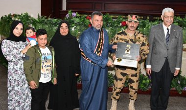 قوات الصاعقة تستقبل عدد من طلبة الجامعات وتكرم مجموعة من أسر الشهداء