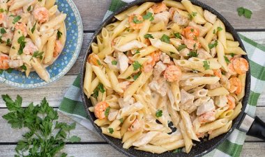 «مكرونة بالوايت صوص والجمبري» .. طبق مائدة اليوم السادس من رمضان