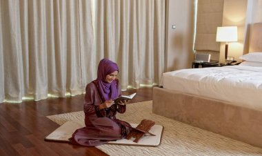 ما حكم نزول نقطة دم من الحيض قبل الآذان بدقائق ؟.. الإفتاء تجيب