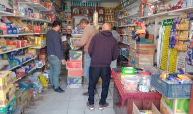 ضبط سلع غذائية مجهولة المصدر ومنتهية الصلاحية وتحرير محاضر للمخالفين بكفر الشيخ