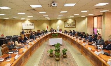 وزير التعليم العالي يجتمع مع المجلس الأعلى لشئون خدمة المجتمع وتنمية البيئة