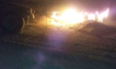 خسائر فادحة.. تفحم مقطورة محملة أسمنت اشتعلت بها النيران في قنا (صور)