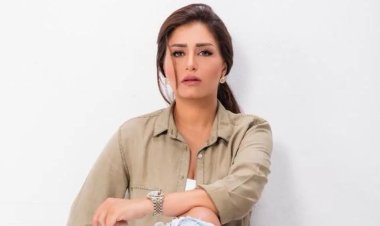 منة فضالي:  «طليقي أكبر مني في السن 20 سنة ورماني على السلم بسبب غيرته»