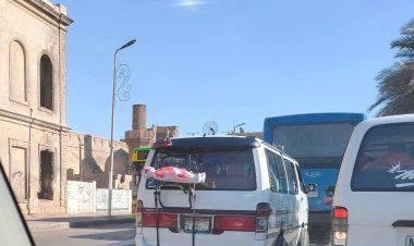 القبض على سائق وضع كفن لـ«طفل» فوق ميكروباص بالخليفة