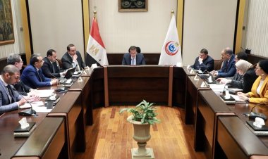 وزير الصحة يعقد اجتماعا لمتابعة الموقف التنفيذي لتشغيل الوحدات الصحية بمشروع «حياة كريمة»