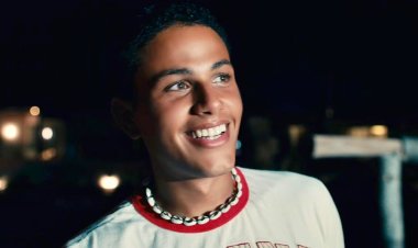 «ابن الوز عوام».. الهضبة يُدعم نجله عبد الله بعد طرح أغنيته  Somything I Need