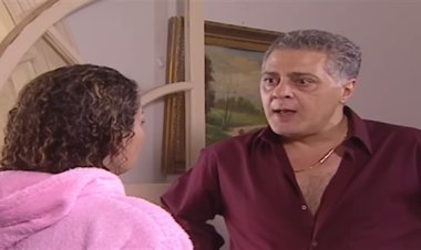 اعتذار وتصحيح..  توفيق عبد الحميد يكشف حقيقة جلوسه تحت رجل لوسى