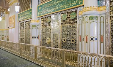 لسديس يدشن الحاجز النحاسي المذهب الجديد المحيط بالمقصورة الشريفة بالمسجد النبوي