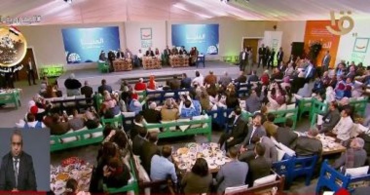 إحدى السيدات للرئيس السيسي: «حضرتك أول مرة تنزل محافظة المنيا ؟»