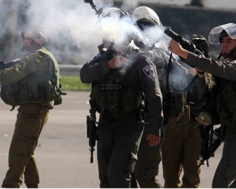 إصابة عدد من المواطنين الفلسطينيين بحالات اختناق