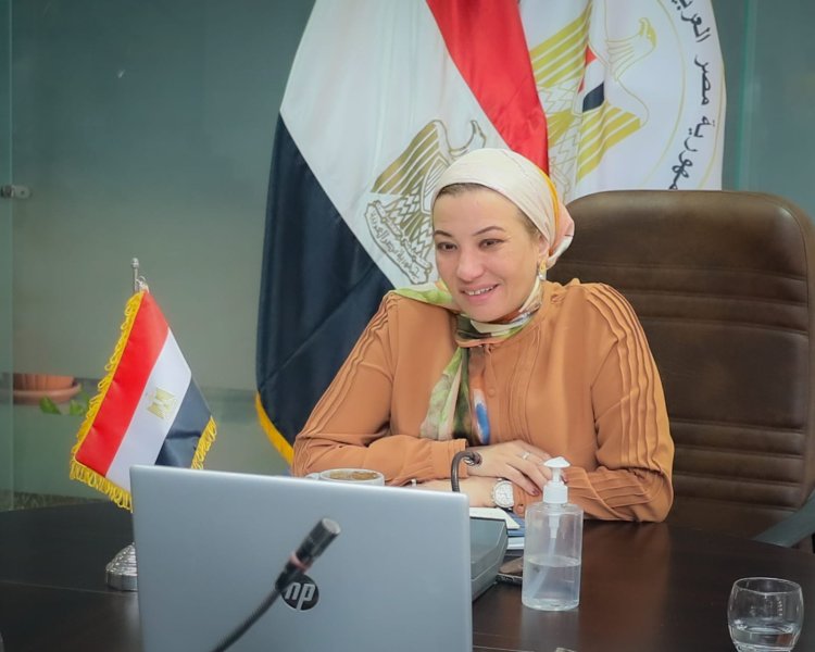 وزيرة البيئة تبحث دعم أنشطة السياحة البيئية بمحميات الفيوم
