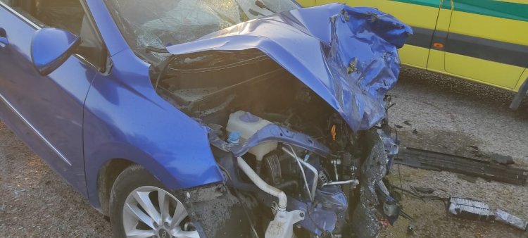 بالأسماء.. إصابة طبيب وآخر إثر تصادم سيارتين ملاكي على صحراوي قنا
