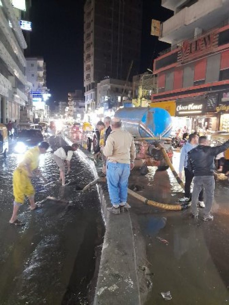 صور| جهود محافظة الشرقية لشفط مياه الأمطار المتراكمة بالشوارع الرئيسية