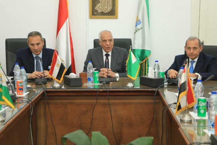 محافظ الجيزة يوقع بروتوكول تعاون مع بنكي مصر والأهلي المصري لتسوية أحد الملفات الإستثمارية العالقة