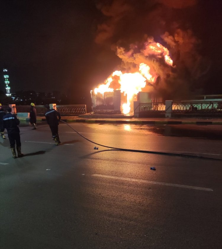 حريق هائل يلتهم كابينة كهرباء أمام نادي نقابة المهندسين بالجيزة