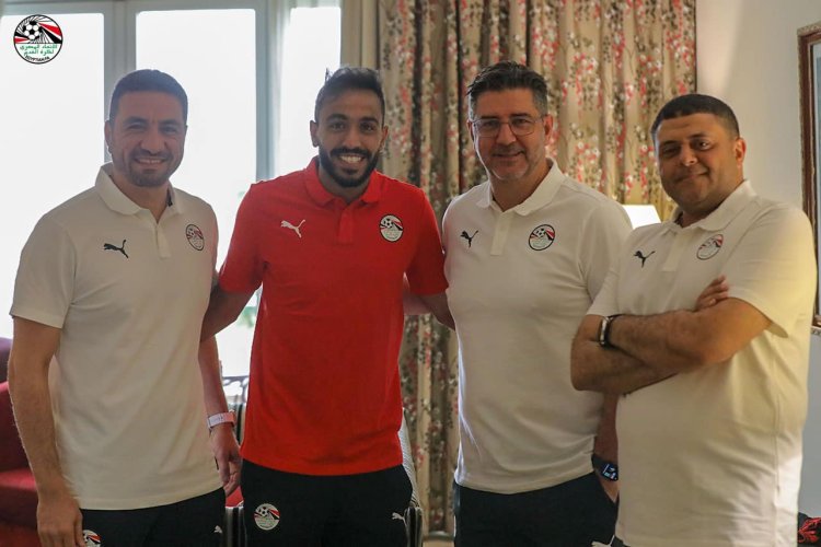 شاهد| فيتوريا يستقبل كهربا وهاني قبل انطلاق معسكر المنتخب
