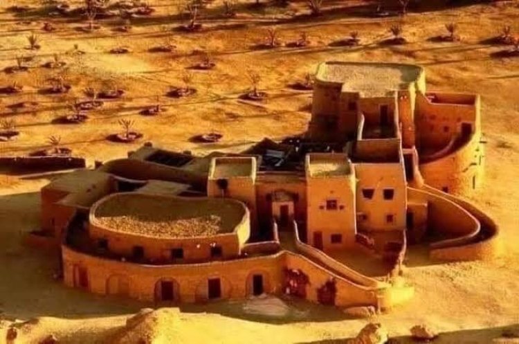 وزير السياحة يصدر قراراً باعتماد اشتراطات ومعايير تقييم الفنادق البيئية
