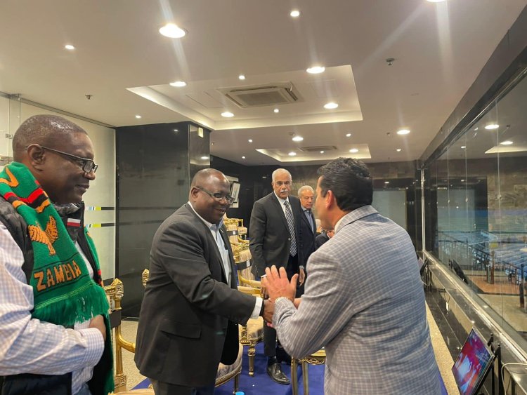 وزير الرياضة يؤازر منتخب مصر الأولمبي أمام زامبيا