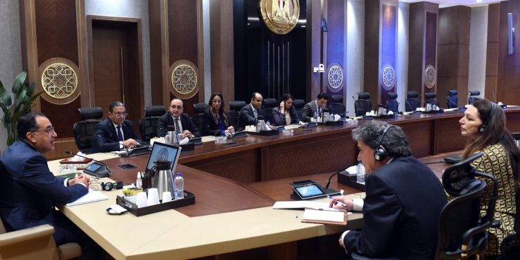 «مدبولي» يلتقي وفداً فرنسياً لشرح موقف الحكومة المصرية تجاه القضايا الهامة