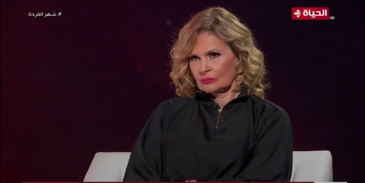 يسرا تكشف تفاصيل مكالمتها الأخيرة مع دلال عبد العزيز
