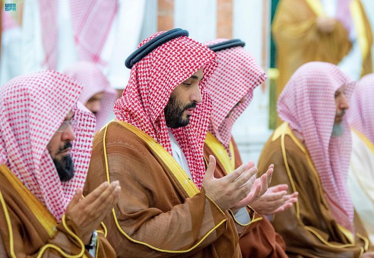 ولي العهد السعودي يزور المسجد النبوي ومسجد قباء