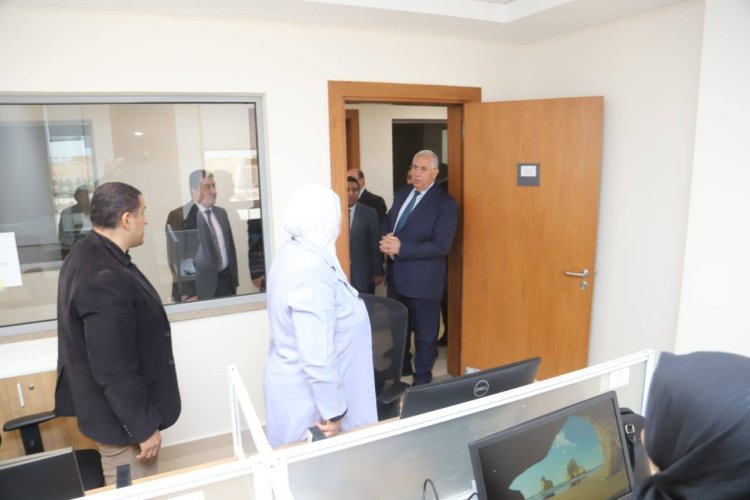 وزير الزراعة يباشر أعماله ويتفقد مقر الوزارة بالعاصمة الإدارية الجديدة
