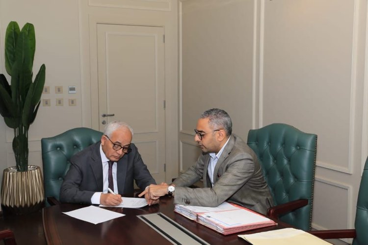 وزير التعليم يباشر العمل من مقر الوزارة بالعاصمة الإدارية الجديدة