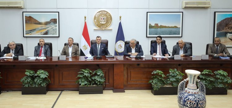 وزير السياحة والآثار يترأس اجتماع مجلس إدارة المجلس الأعلى للآثار