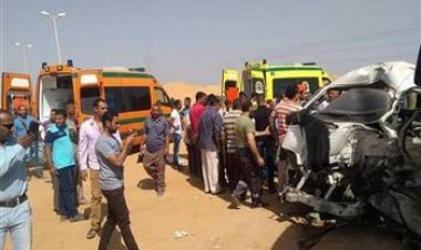 مصرع وإصابة 15 شخصًا في حادث تصادم سيارتين ميكروباص أعلى الطريق الإقليمى