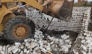 إزالة بناء بدون ترخيص على أرض زراعية في مدينة فايد