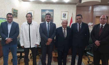 نقيب المهندسين يزور خالد البلشي لتهنئته بفوزه بمقعد نقيب الصحفيين