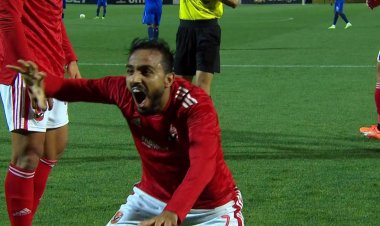 بصاروخية كهربا.. الأهلي يتقدم على الهلال بهدف في الشوط الأول 