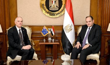 وزير التجارة والصناعة يبحث مع سفير استراليا سبل تنمية العلاقات الاقتصادية بين البلدين