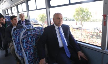 وزير النقل يستقل القطار الكهربائي الجديد LRT حتى محطة الفنون بالعاصمة الإدارية