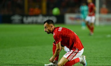 أحمد عبد القادر يرفض مصافحة كولر.. وجماهير الأهلي تنقلب عليه