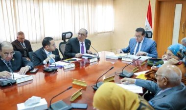 وزير الصحة يوجه بتوفير طبيبة متخصصة بكل وحدة صحية