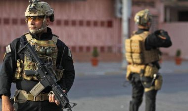 بحوزة أحدهم 400 ألف دولار.. الأمن العراقي يضبط متهمين بتهريب العملة