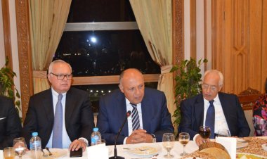 وزير الخارجية يستضيف جلسة حوارية مع رموز الإعلام