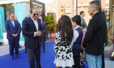 الرئيس السيسي يتفقد معرض الأسر المنتجة عقب تناول الإفطار مع أهالي الأسمرات