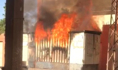 شاهد اللحظات الأولى لحريق محول كهرباء بجوار مدرسة ابتدائية في قنا (صور)