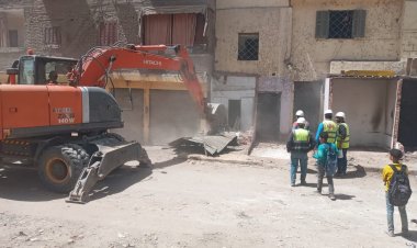 إزالة  التعديات على الطريق العام والأرصفة بشارع البوهي في الجيزة