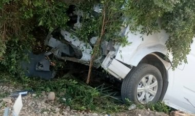 بالأسماء.. إصابة 9 أشخاص إثر انقلاب «ميكروباص» في قنا (صور)