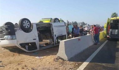 إصابة  14 شخصًا إثر انقلاب سيارة بطريق إسكندرية الصحراوي