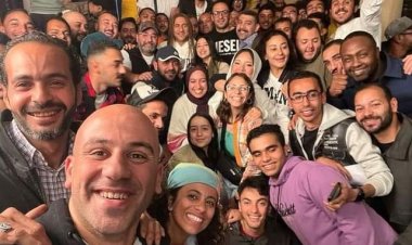 أحمد مكي يحتفل بانتهاء تصوير «الكبير أوي 7»