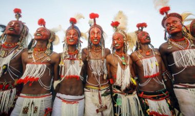 رجال يغطون وجوههم بدلا من النساء.. أغرب العادات والتقاليد الإفريقية