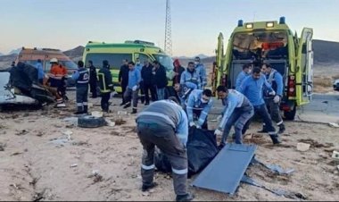 إصابة  6 أشخاص في حادث تصادم سيارة ميكروباص بالرصيف