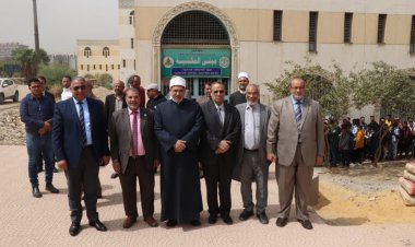 رئيس جامعة الأزهر يفتتح معرضا خيريا للملابس بكلية الدراسات الإسلامية والعربية للبنين بالقاهرة