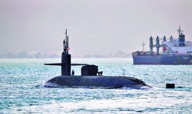 عبور غواصة نووية أمريكية قناة السويس إلى البحر الأحمر