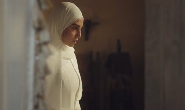 سلمى أبو ضيف تتلقى المساعدة من الإمام الشافعي في مسلسل رسالة الإمام الحلقة 18